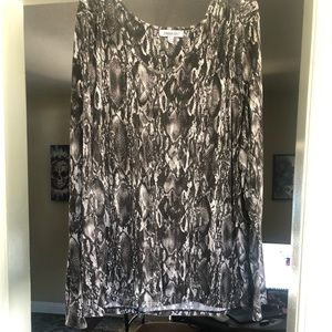 Cinched bottom top with slit sleeves